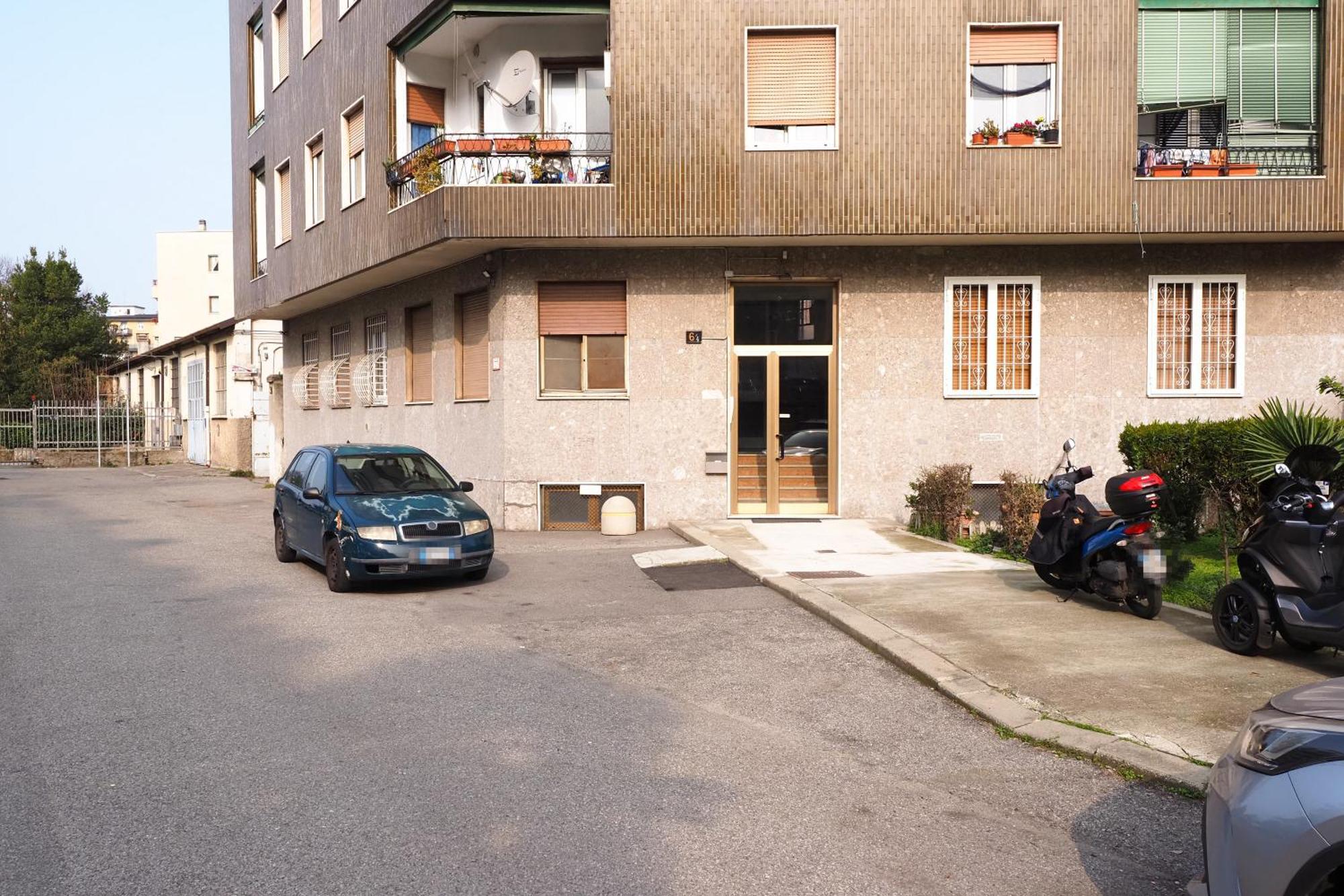 Bonomelli Con Posto Auto Fondazione Prada Milán